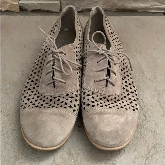 franco sarto taupe perforated lace up Oxford shoes - Picture 4 of 14